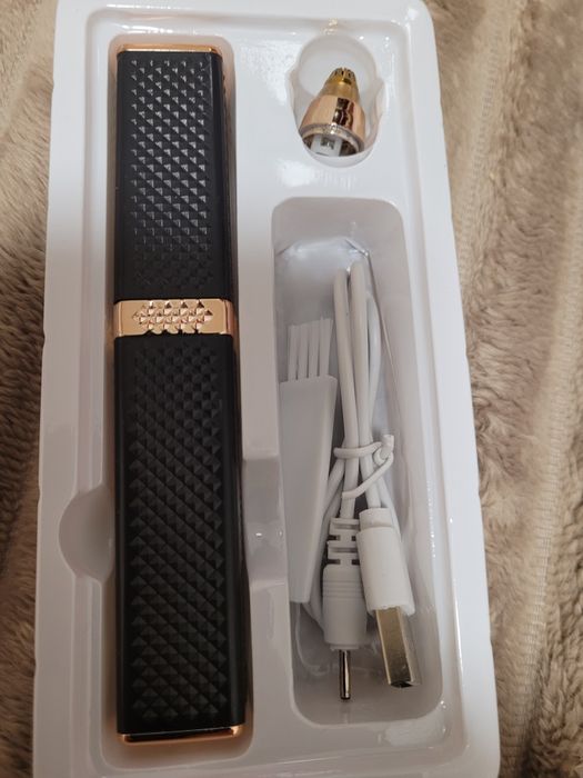 Depilator do brwi  wąsików