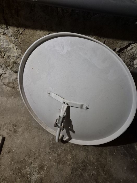 Супутникова антена