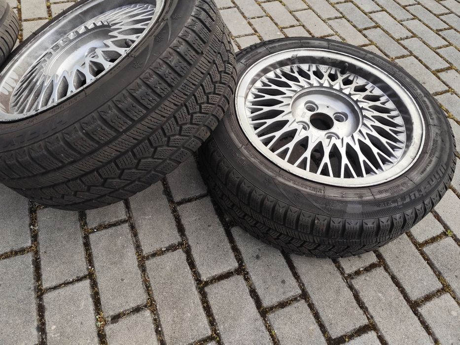 Jantes 15 c/ pneus 185/55 R15.