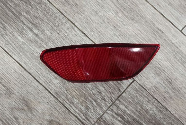 Отражатель катафот в задний бампер Porsche Cayenne 958 2010-2014