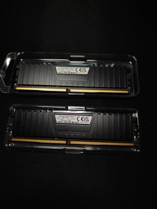 Corsair 16GB (2x8GB) 2400MHz CL16