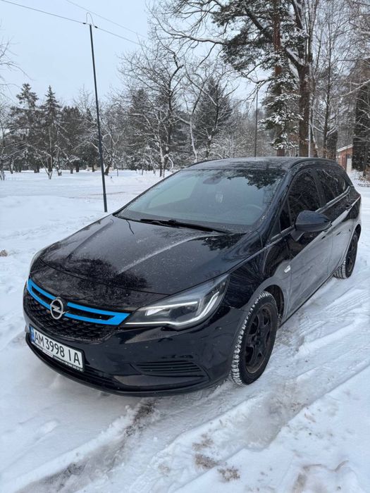 Продам власний автомобіль Опель Астра К