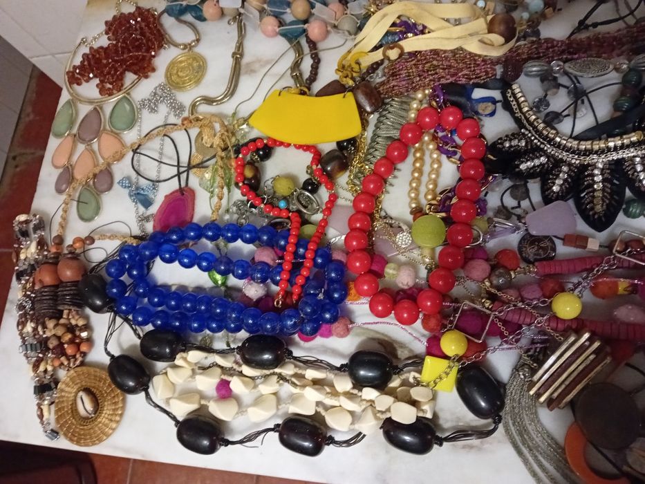 Conjunto de 65 Colares