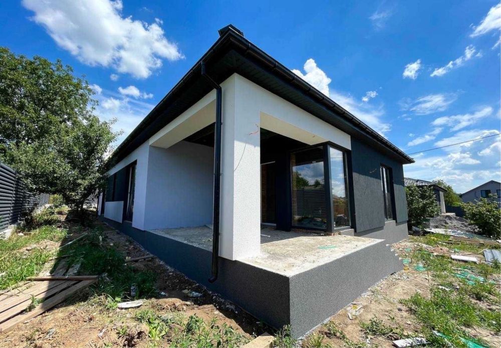 1-прверховий будинок Шкуринці в закритому уомплексі