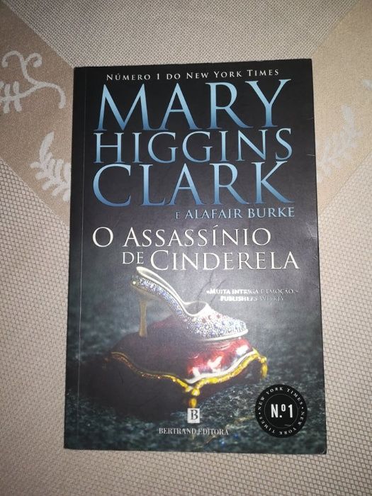 Livro " O Assassino da Cinderela"