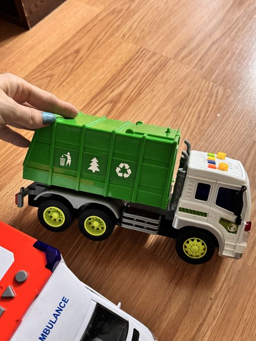 Дитячі іграшки сміттєвоз