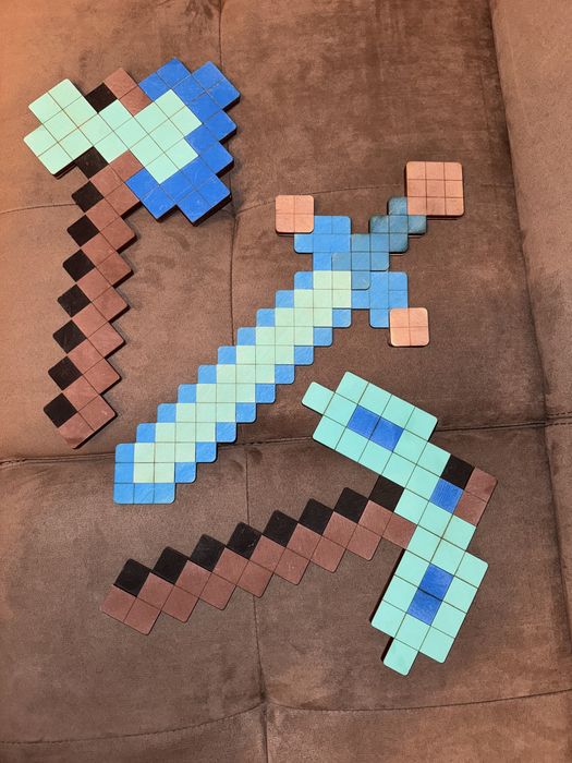 Кирка, топор, меч Майнкрафт