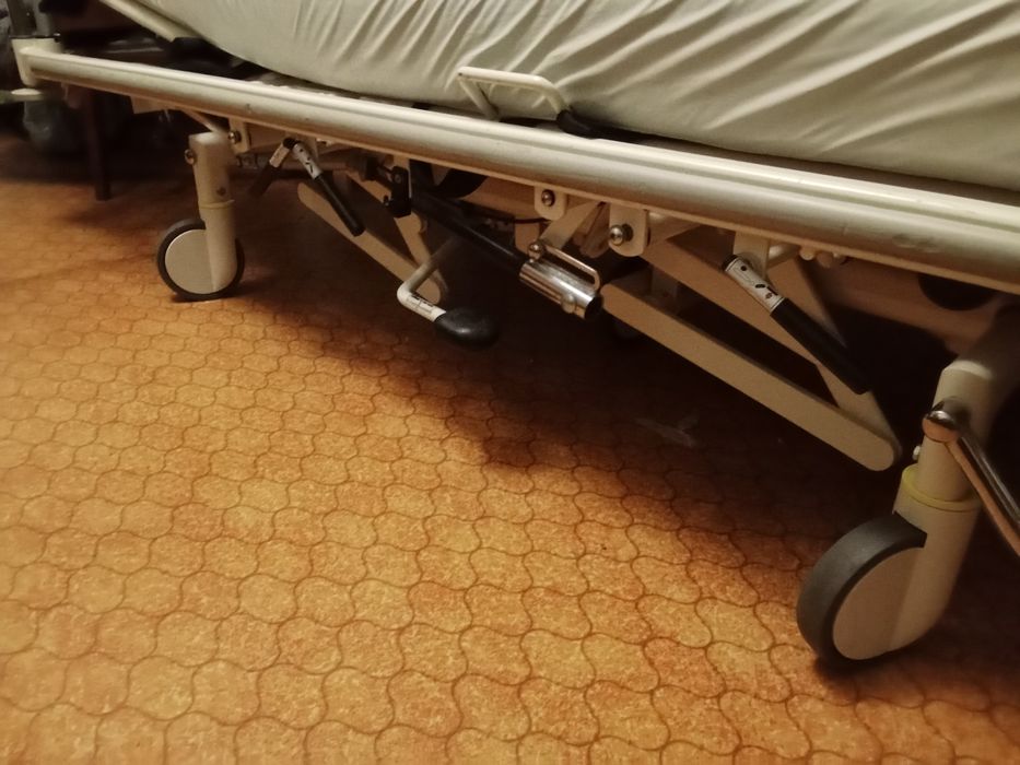 Медицинская кровать