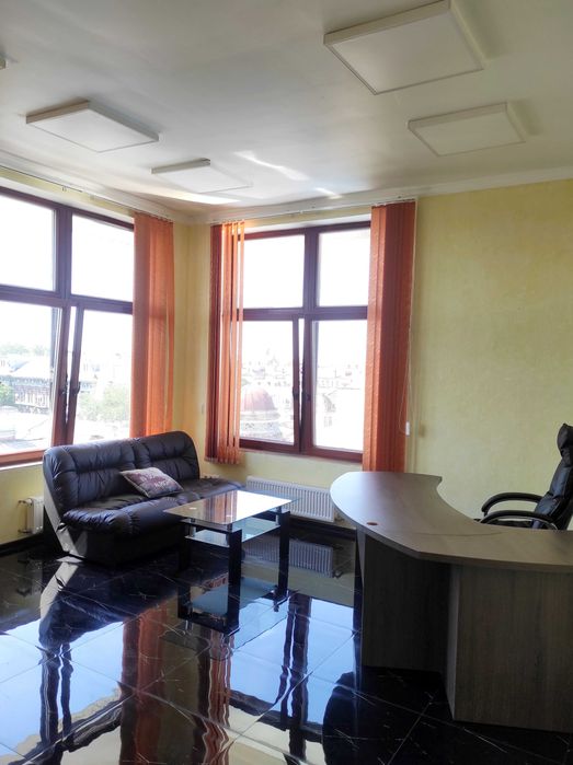 Сдам Офис 160 м2 на Греческой площади. 4 кабинета. С мебелью