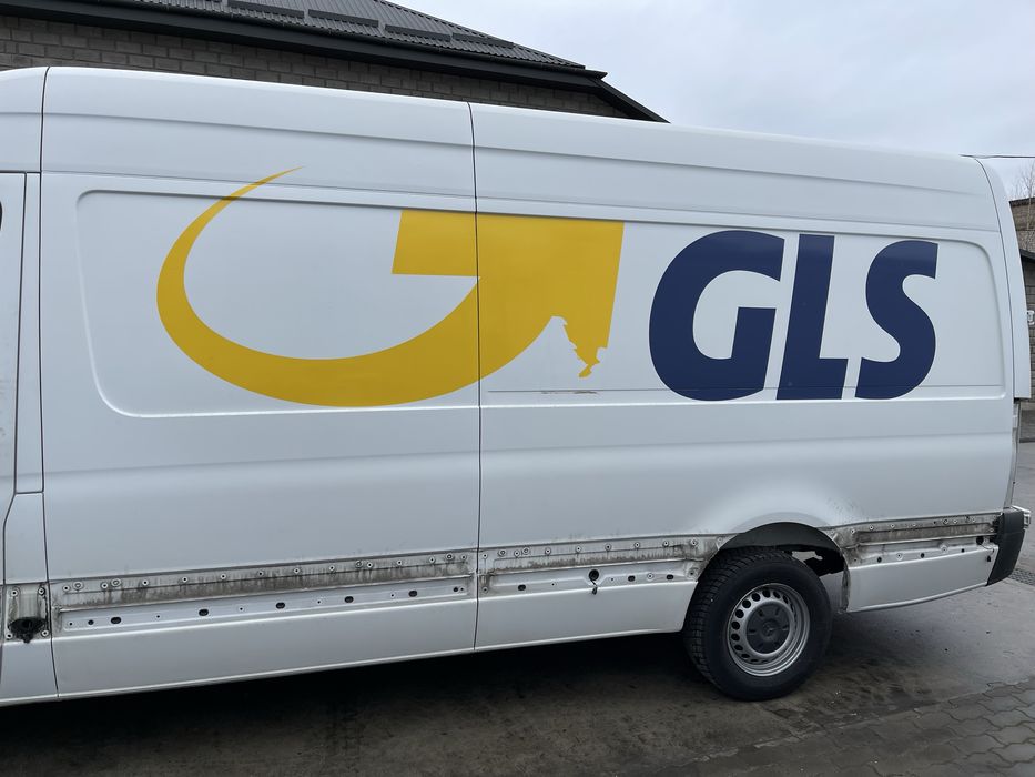 Ліва бочина бік Mercedes Sprinter W907