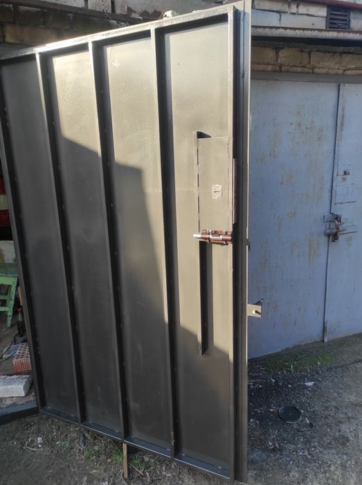 Ворота гаражные из металла