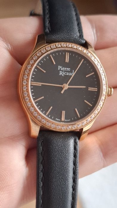 Piękny nowy zegarek z kryształkami