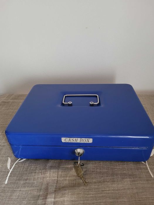 Caixa portatil em ferro