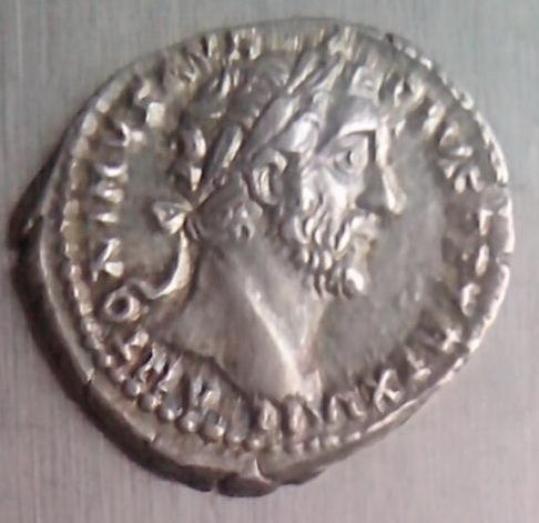 Древняя серебряная монета Богиня Щедрости денарий