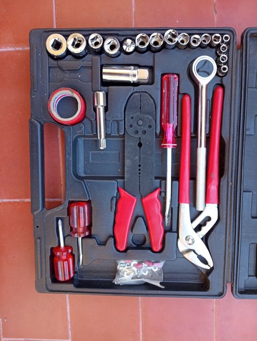 Caixa de ferramenta	26 peças -como novas