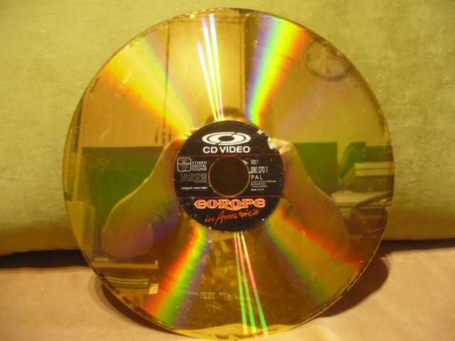 OKAZJA !Duża wyprzedaż płyt Laser Disc !Taka szansa i taka cena może się już nie powtórzyć.Super cena ! Tylko cały zestaw 30 sztuk.