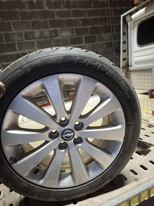 Opony Kormoran UHP 215/50/17