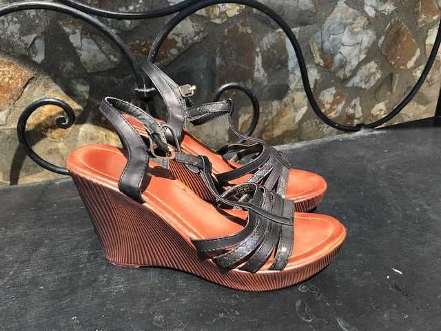 Sandálias Pretas Nº 39