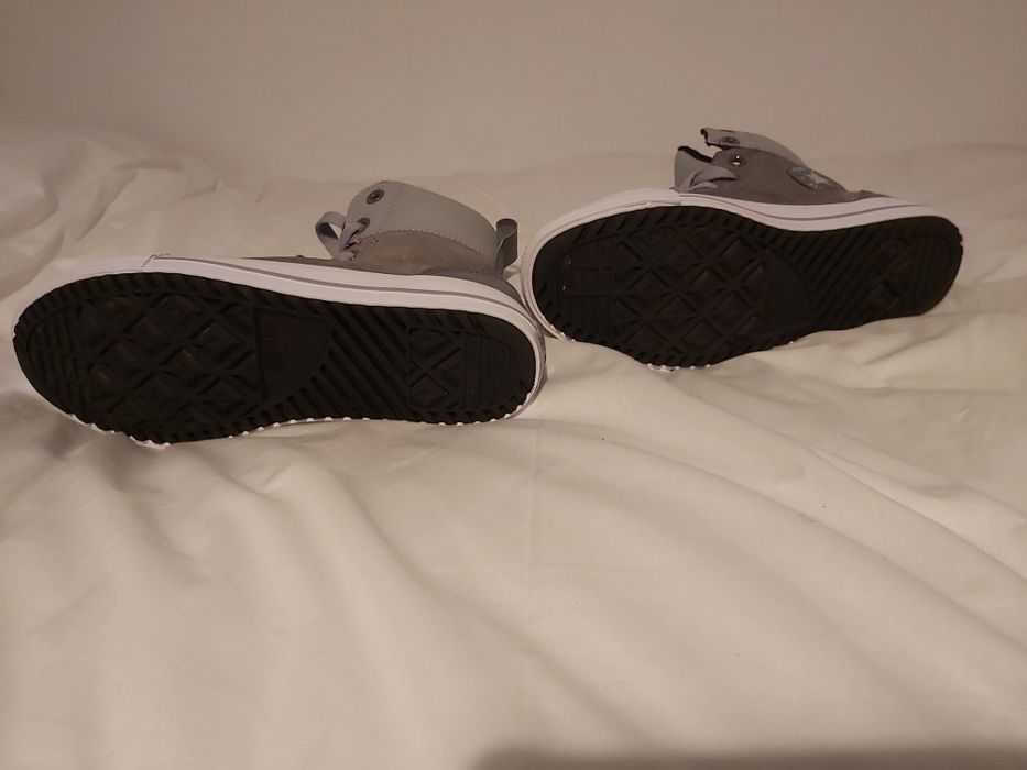 Ténis All Star n.° 35, cinzentos em excelente  estado.