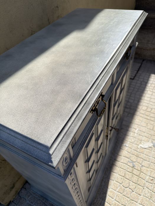 Armário em mogno antigo lacado