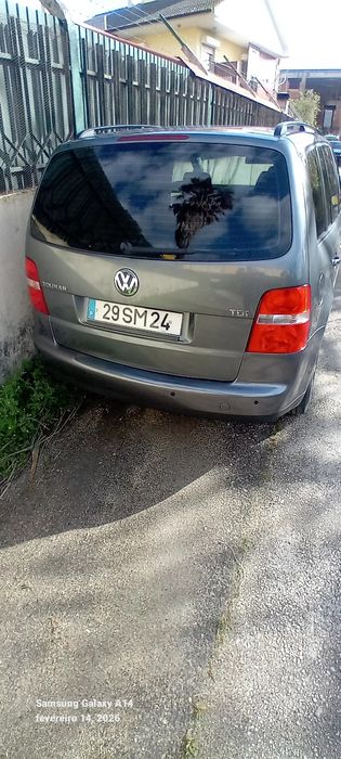 VW touran 1900 à Direita matrícula Portuguesa