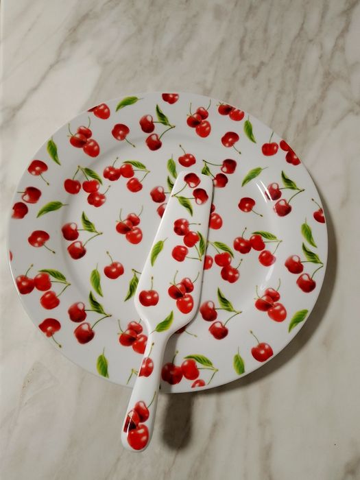 Продам блюдо для торта