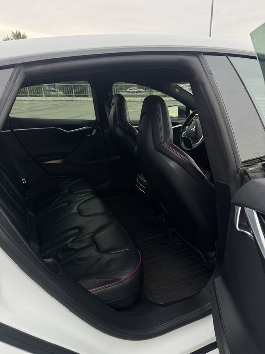 Tesla Model S P85