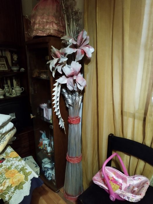 Jarrão com flores de um metro e meio