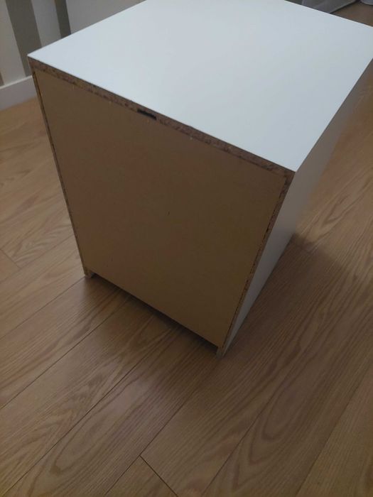 Mesa de cabeceira Ikea