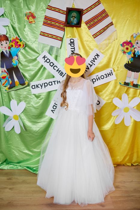 Біле пишне плаття
