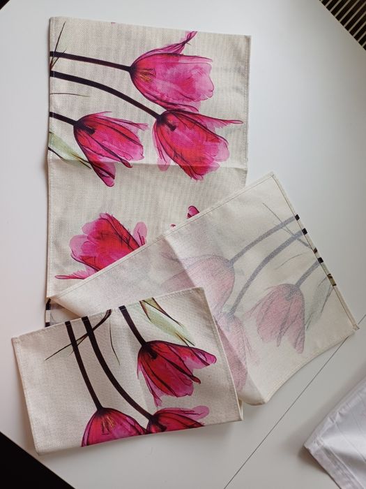 Bieżnik w różowe tulipany, rozmiar 33x180cm