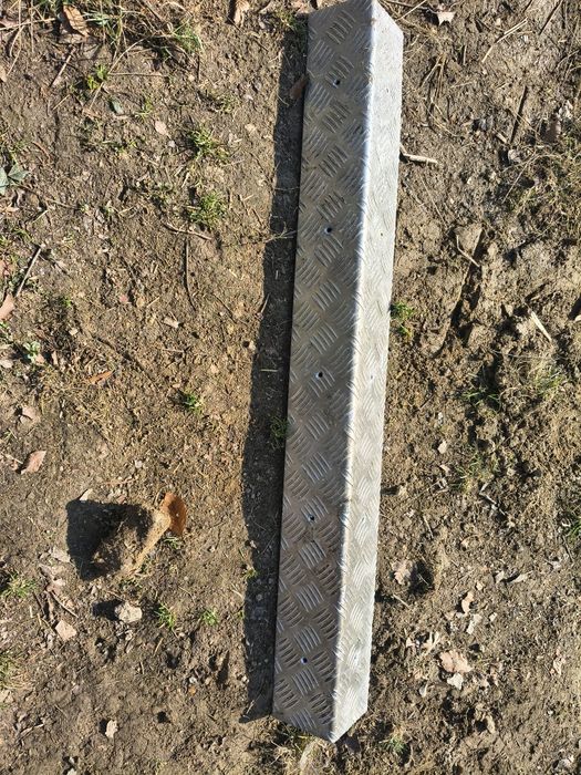 Blacha aluminiowa narożna.