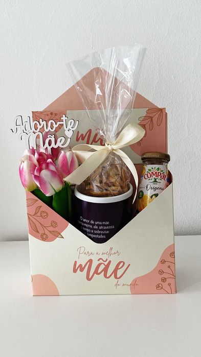 Cesta presente dia da mãe com flores e caneca personalizada disponível imediatamente