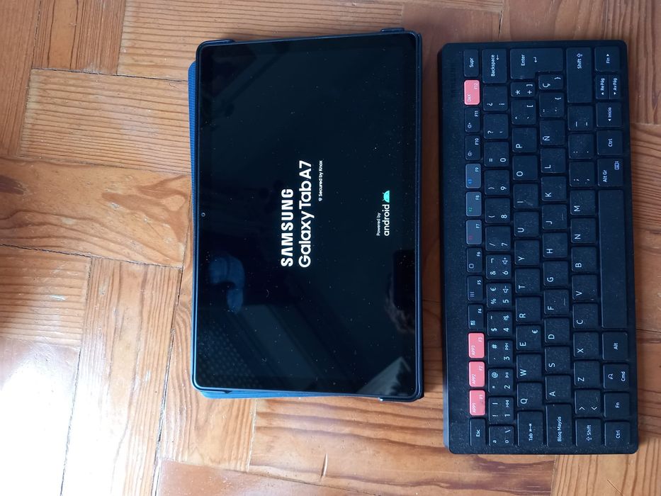 Samsung Galaxy A7 TAB + teclado remoto (Bluetooth)