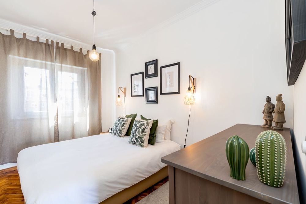 Arrendamento de apartamento t2 Aguas Livres Largo da Igreja