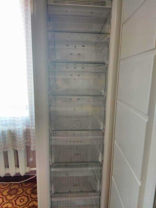 Морозильная камера Electrolux 229 л. (EUF2743AOW)