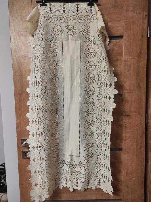 Obrus kremowy na stół / ławę