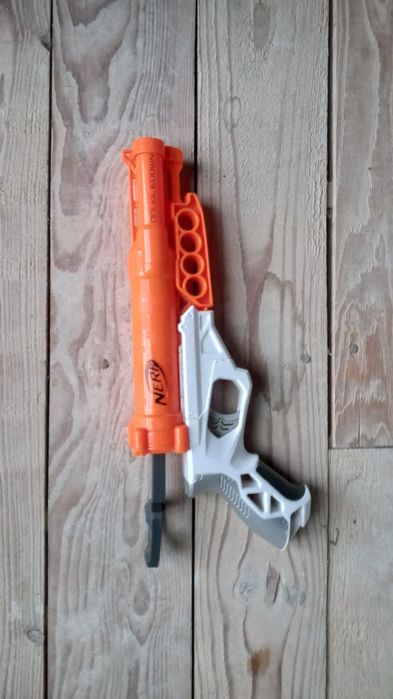 Pistolet nerf na strzałki gumowe