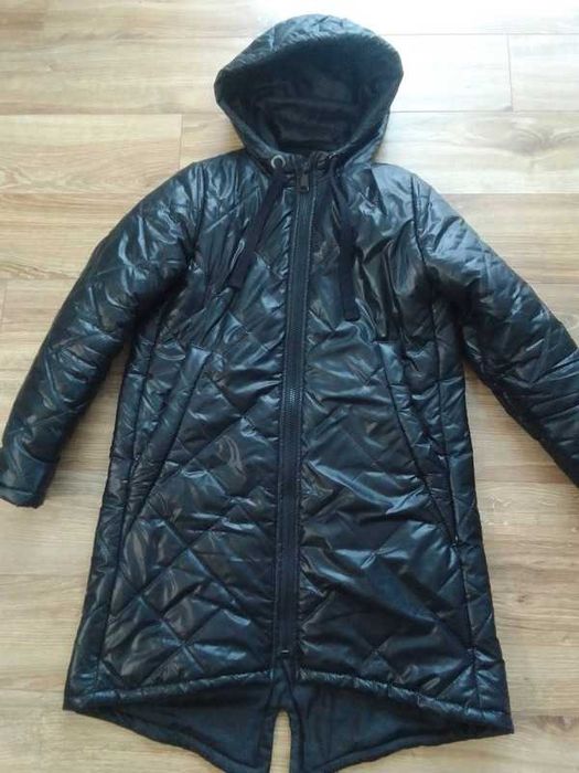 Czarna, długa ocieplana kurtka pikowana Velsatino rozmiar L jak M
