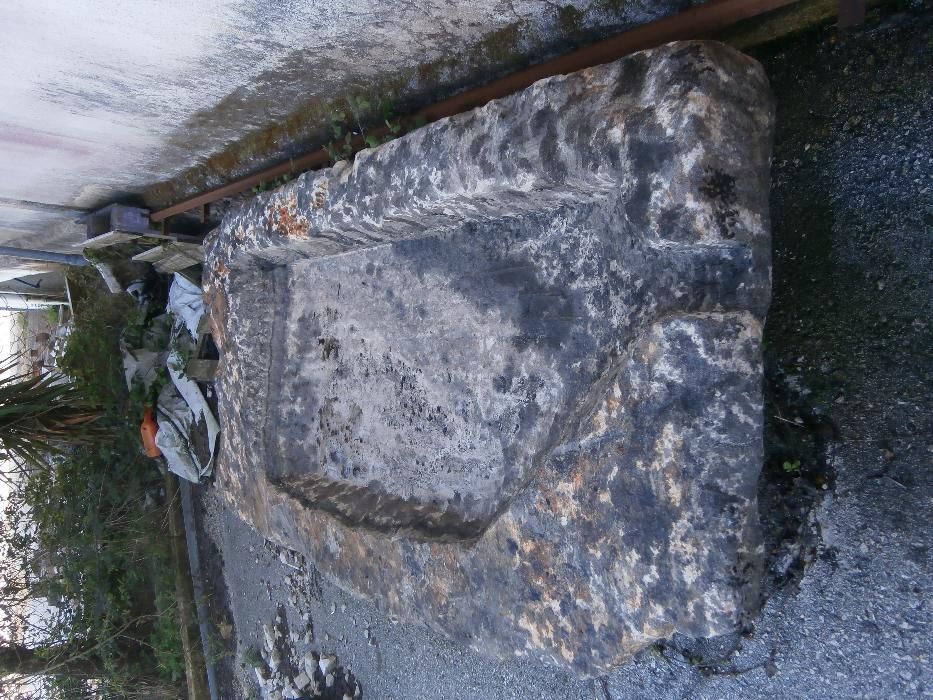 bica enorme em pedra (rústico )