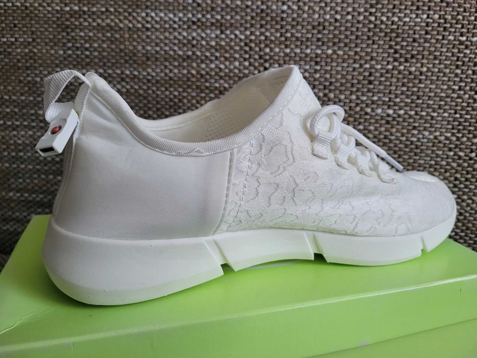Buty typu sneakersy, damskie, białe w roz.42.