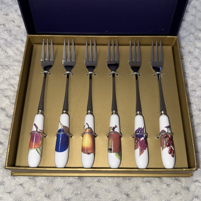 Sztućce Royal Worcester: 6 łyżeczek, 6 widelczyków i łopatka do ciast