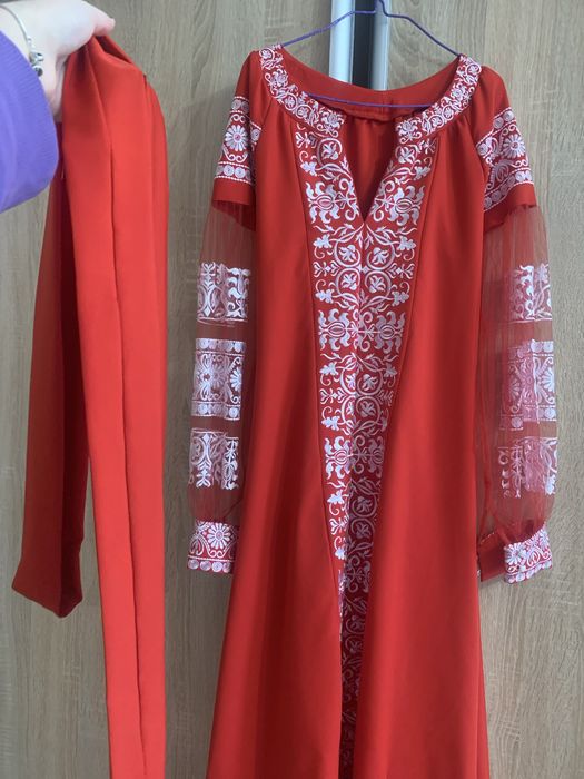 Вишита сукня