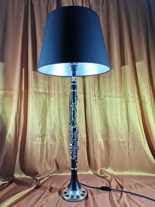 Оригинальная настольная лампа для любителей музыки и винтажа