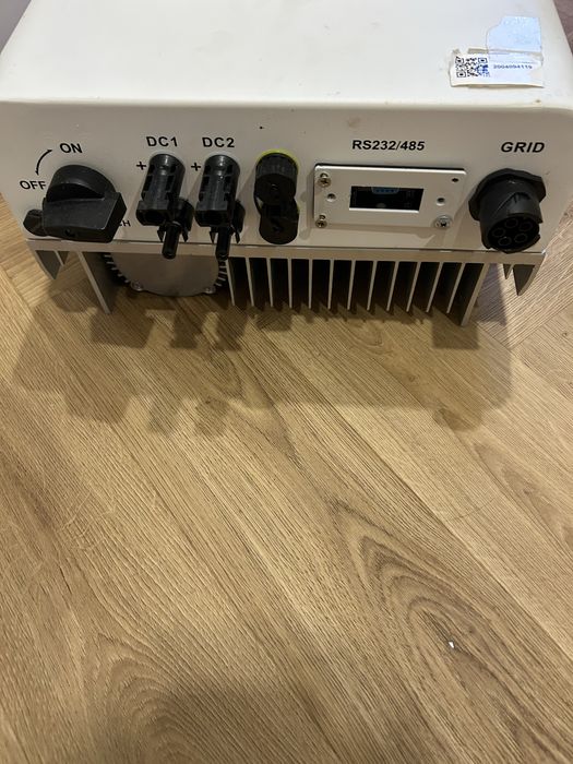 Falownik 3 fazowy Deye SUN-8K-G03. Moduł internetowy