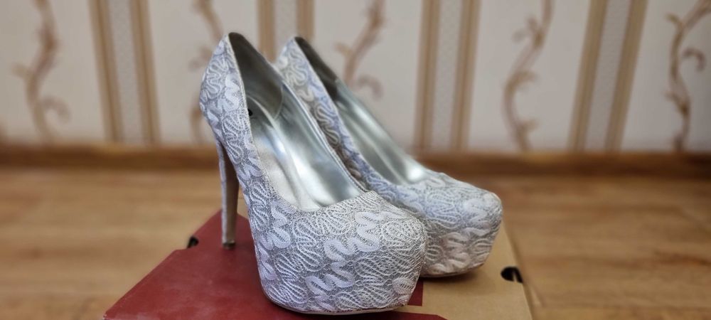 Жіночі туфлі, розмір 38.5