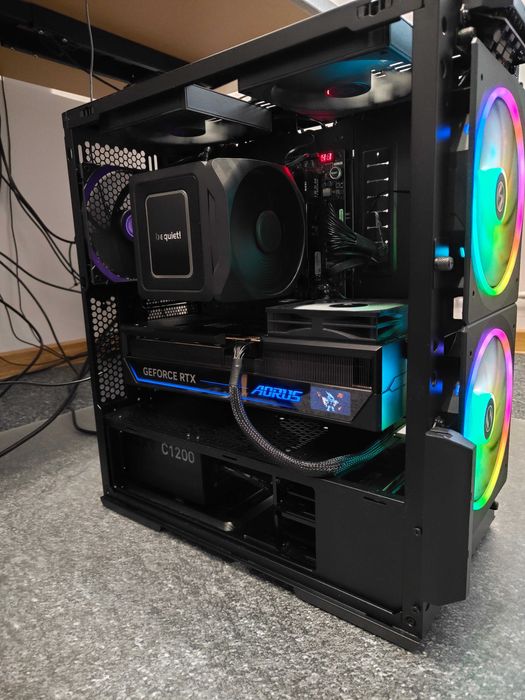 PC Ryzen 9 9950X3D, RTX 5090 AORUS Master 32GB, X870E-E, 1200W