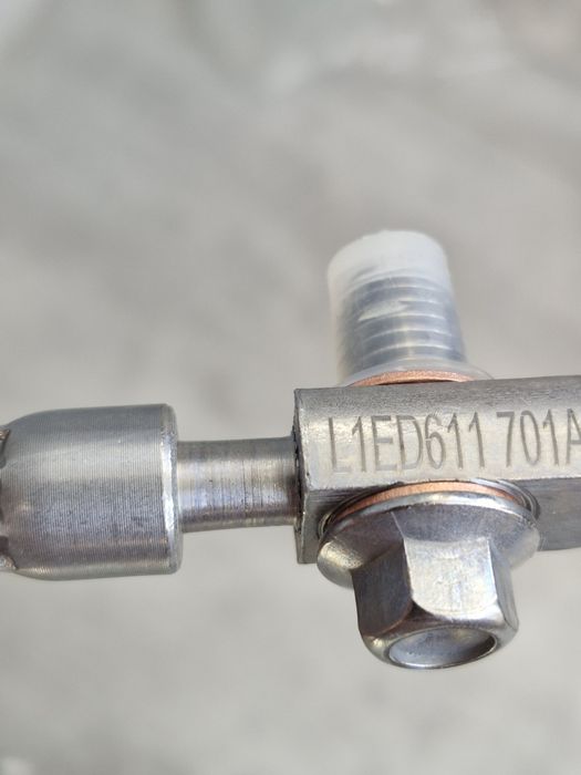 Шланги гальмівні передні на VW ID.4, ID.6, ID.3, AUDI Q4 e-Tron