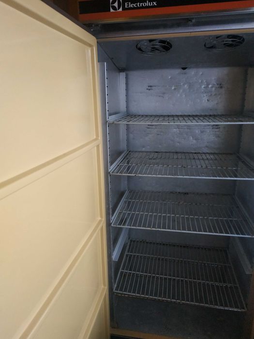 Szafa chłodnicza Electrolux stal nierdz 630L wentylatory 100 % sprawna