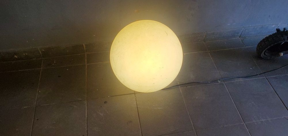 Lampa ogrodowa kula sprawna